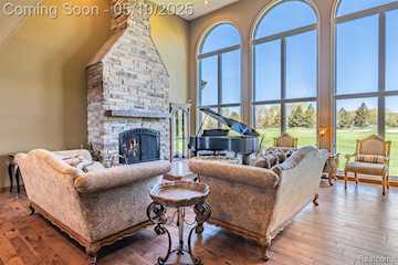256 Inverness in Highland Twp, MI Photo 4
