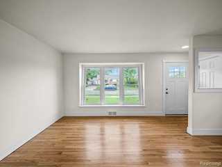 31431 Lamar Dr in Farmington, MI Photo 4