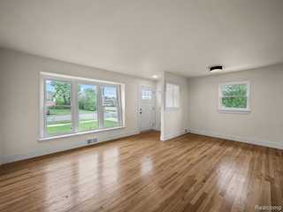 31431 Lamar Dr in Farmington, MI Photo 5
