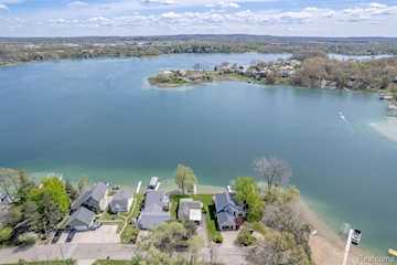 15235 Marl Dr in Fenton Twp, MI Photo 3