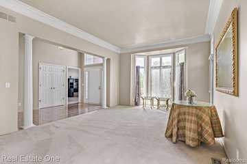4458 Hycliffe Dr in Troy, MI Photo 5