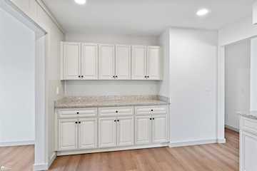 2226 Pollard Rd in Lansing, MI Photo 5