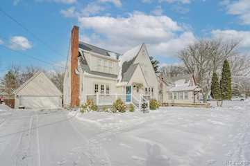 203 6th St in Fenton, MI Photo 3