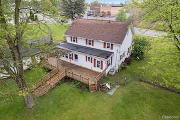 260 S Dexter St in Pinckney Vlg, MI Photo 3