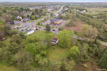 260 S Dexter St in Pinckney Vlg, MI Photo 4
