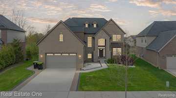 41829 Steinbeck in Novi, MI Photo 2
