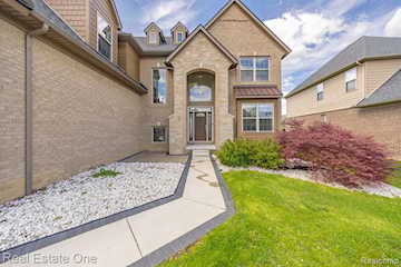 41829 Steinbeck in Novi, MI Photo 3