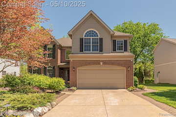 1090 Shetland Dr in South Lyon, MI Photo 3