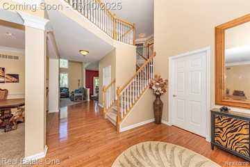 1090 Shetland Dr in South Lyon, MI Photo 5