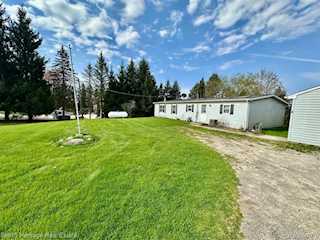 1088 Kern Rd in Iosco Twp, MI Photo 4