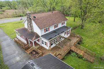 260 S Dexter St in Pinckney Vlg, MI Photo 2