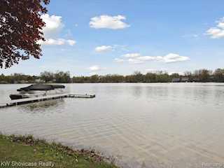 1735 Wickham in Commerce Twp, MI Photo 2
