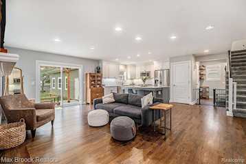 1211 N Blair Ave in Royal Oak, MI Photo 5