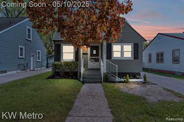 3110 Ellwood Ave in Berkley, MI Photo 3