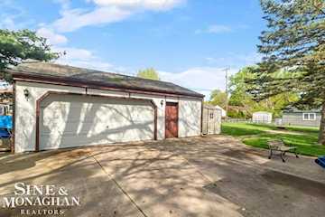 9013 Floral St in Livonia, MI Photo 2