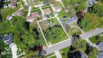 9013 Floral St in Livonia, MI Photo 3