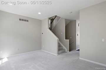 44771 Ellery Ln in Novi, MI Photo 3