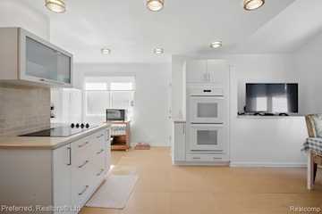 454 Woodland Dr in Saline, MI Photo 5