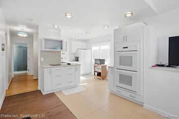 454 Woodland Dr in Saline, MI Photo 4