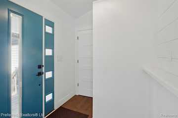 454 Woodland Dr in Saline, MI Photo 2
