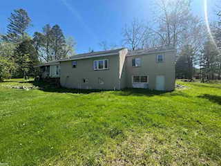 7415 Linden Rd in Tyrone Twp, MI Photo 2