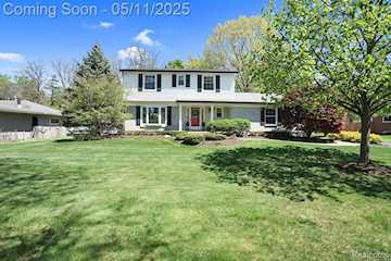 430 Chester Ct in South Lyon, MI Photo 4