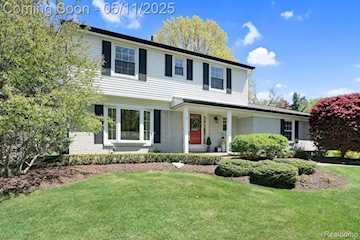 430 Chester Ct in South Lyon, MI Photo 2
