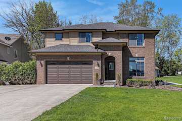 1540 Kessler Ave in Keego Harbor, MI Photo 4