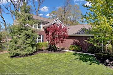 1060 Tinley Blvd in Oxford Twp, MI Photo 2