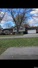 5510 Berkley Dr in Waterford Twp, MI Photo 2