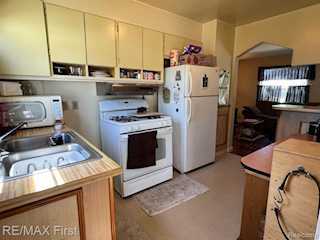 1452 E Madge Ave in Hazel Park, MI Photo 4