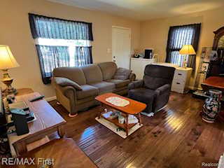 1452 E Madge Ave in Hazel Park, MI Photo 3