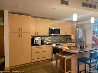 300 Hamilton St #Apt 105 in Plymouth, MI Photo 4