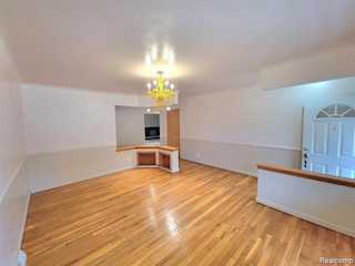 28142 Liberty Dr in Warren, MI Photo 3