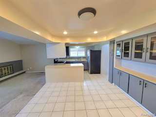 28142 Liberty Dr in Warren, MI Photo 5