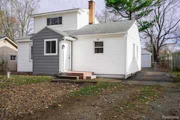 967 Keith St in Oxford Twp, MI Photo 2