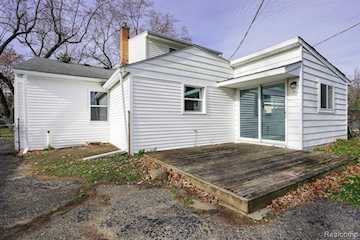 967 Keith St in Oxford Twp, MI Photo 4