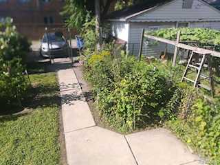 2621 Holbrook St in Hamtramck, MI Photo 5