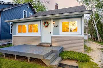 1291 E Lake Dr in Novi, MI Photo 3