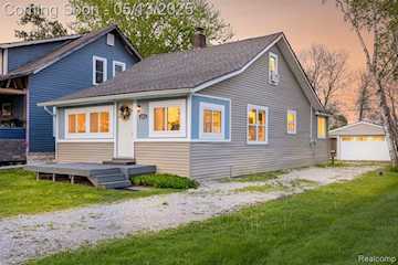 1291 E Lake Dr in Novi, MI Photo 2