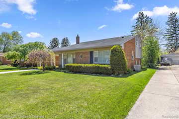 29531 Mark Ln in Livonia, MI Photo 3