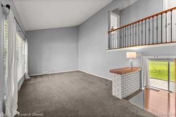 29531 Mark Ln in Livonia, MI Photo 5