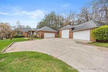 9200 NE Bailey Dr in Ada Twp, MI Photo 5