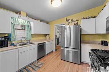 309 N 1st St in Saginaw, MI Photo 4