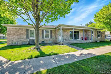 14665 Windmill Ct in Shelby Twp, MI Photo 4