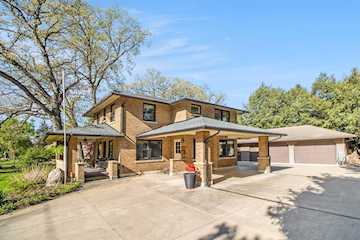 2226 Oakland Dr in Kalamazoo, MI Photo 2