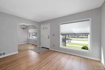 1820 Detroit Ave in Lincoln Park, MI Photo 5