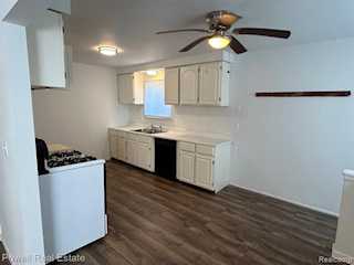 15840 Wakenden in Redford Twp, MI Photo 4