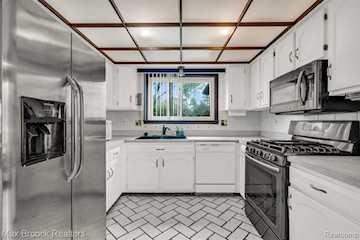 5076 Tyler Dr in Troy, MI Photo 5