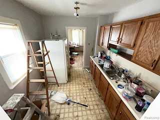 2612 Maplewood Ave in Flint, MI Photo 3